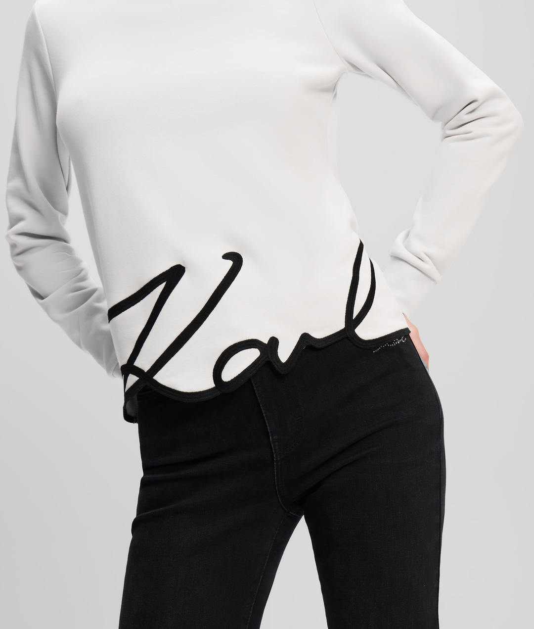 HEM SIGNATURE SWEATSHIRT