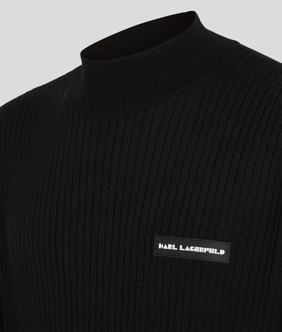 MOCK NECK W/PATCH