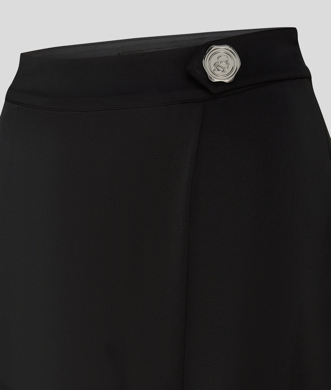 SEAL BUTTON SATIN SKIRT